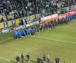 Sute de copii, pe teren la pauza meciului Petrolul - FCSB / Foto: Andrei Furnigă GSP