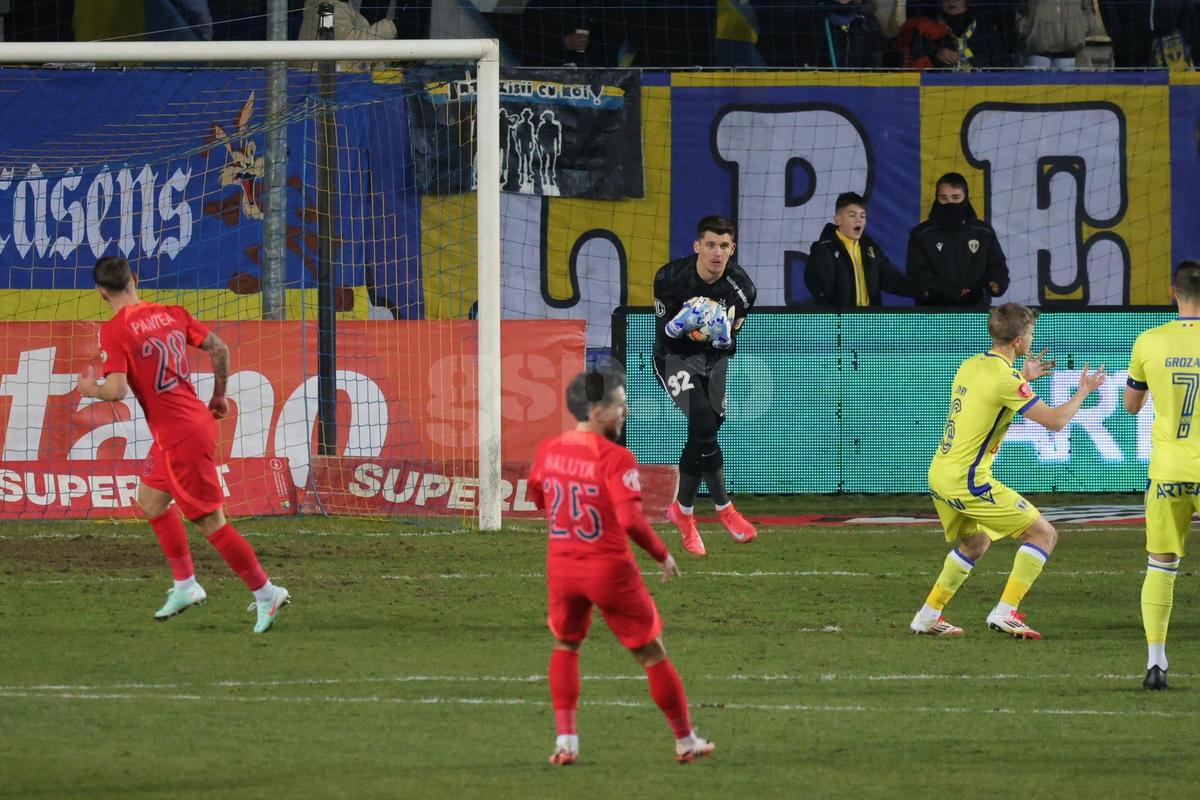 Mircea Lucescu l-a convins pe Gigi Becali să facă transferul în miez de noapte: „Băi, voiam să îl iau și la echipa națională!” » FCSB a plusat imediat cu 45.000 de euro