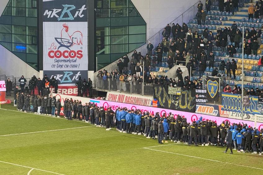 Sute de copii, pe teren la pauza meciului Petrolul - FCSB/ FOTO: GSP