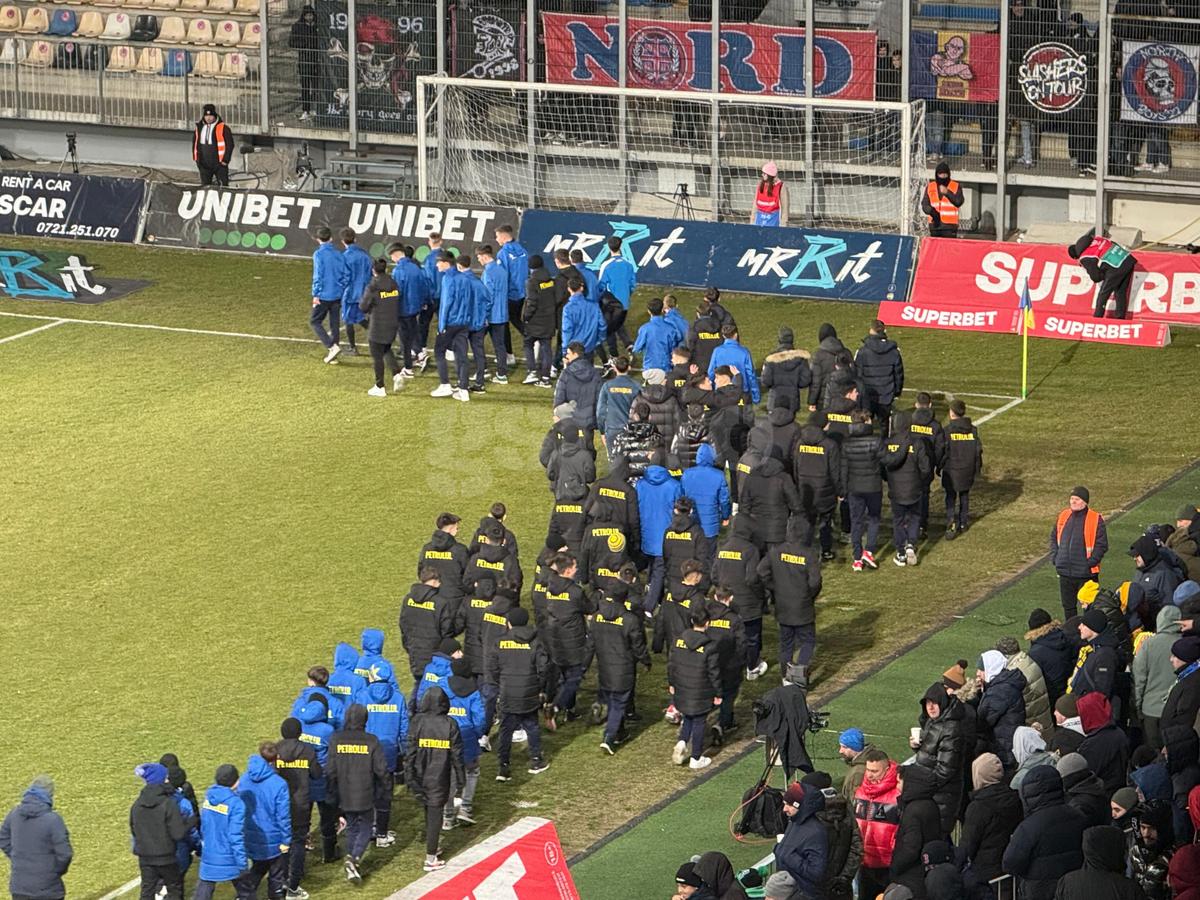 Nu s-a văzut la TV » „Invazie” la pauza duelului Petrolul - FCSB