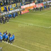 Sute de copii, pe teren la pauza meciului Petrolul - FCSB / Foto: Andrei Furnigă GSP