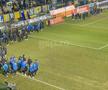 Sute de copii, pe teren la pauza meciului Petrolul - FCSB / Foto: Andrei Furnigă GSP