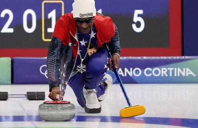 Snoop Dogg a făcut senzație la Jocurile Olimpice de la Milano, încercând mai multe sporturi de iarnă