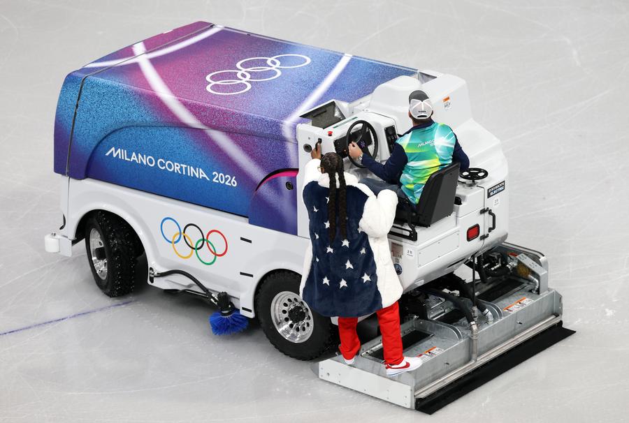 Snoop Dogg pe Zamboni FOTO Guliver/GettyImages Snoop Dogg a făcut senzație la Jocurile Olimpice de la Milano, încercând mai multe sporturi de iarnă