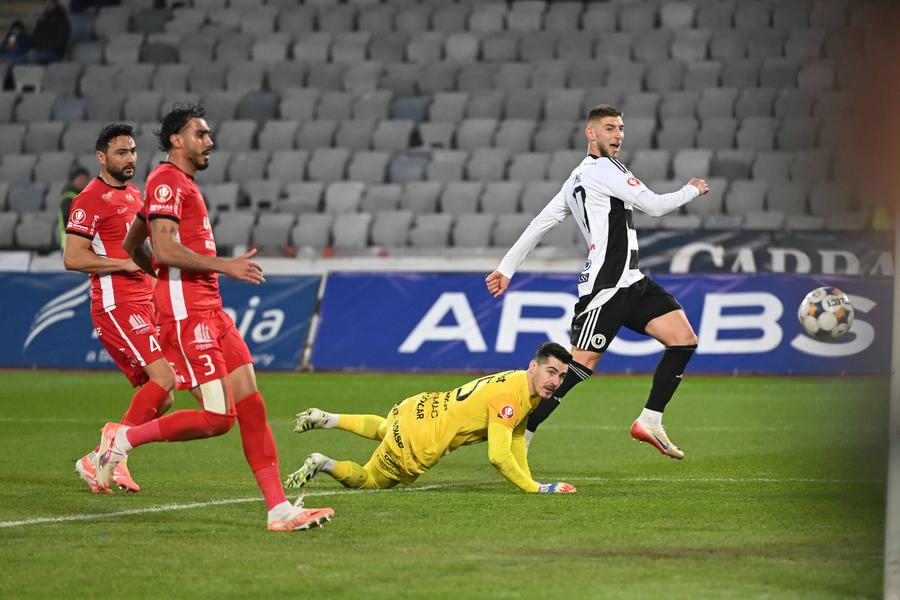 Karo vs Universitatea Cluj // FOTO: Imago Images Gigi Becali, derapaj la adresa unui fotbalist din Superliga: „Un dobitoc” + Le face echipa altor doi antrenori: „Cum te aperi, mă?”