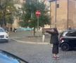 Emilia Jitaru, dirijând traficul pe o străduță din Italia