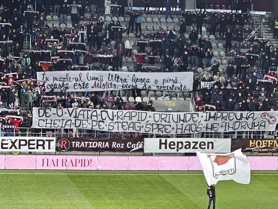 Grupurile Haos & Misfits sunt prezente la tribuna a doua // foto: Cristi Preda Mare surpriză în Rapid - Petrolul » Gâlcă a început cu o echipă experimentală, iar „lupii” l-au taxat + Clasamentul