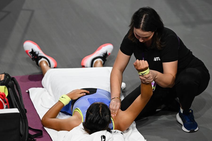 Emma Răducanu, time-out medical în duelul cu Oleksandra Oliynykova/Foto: Imago Images Emma Răducanu, în finală la Transylvania Open, după un meci maraton cu Oleksandra Oliynykova! Revenire splendidă a britanicei
