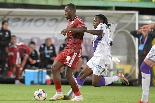 Franck Tchassem (dreapta) a plecat de la FC Argeș // FOTO: Imago Images