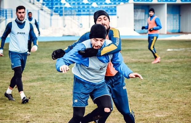 EXCLUSIV Tensiuni și în vestiar » La Poli Iași zboară „pumni” din toate direcțiile!