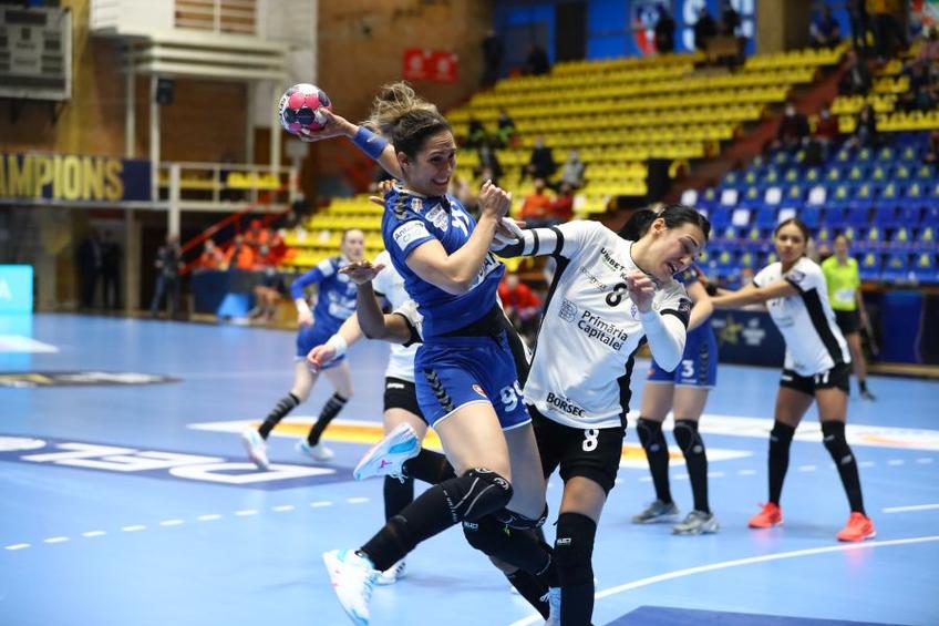 Cristina Neagu a înscris cinci goluri în prima repriză