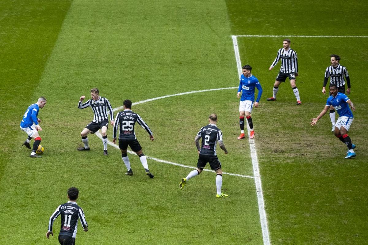 Prestația lui Ianis Hagi cu St. Mirren, analizată de scoțieni » Ce note a primit românul la meciul care o apropie pe Rangers de titlu