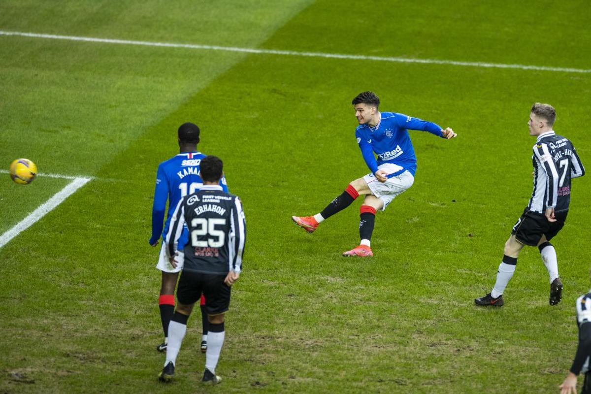 Prestația lui Ianis Hagi cu St. Mirren, analizată de scoțieni » Ce note a primit românul la meciul care o apropie pe Rangers de titlu
