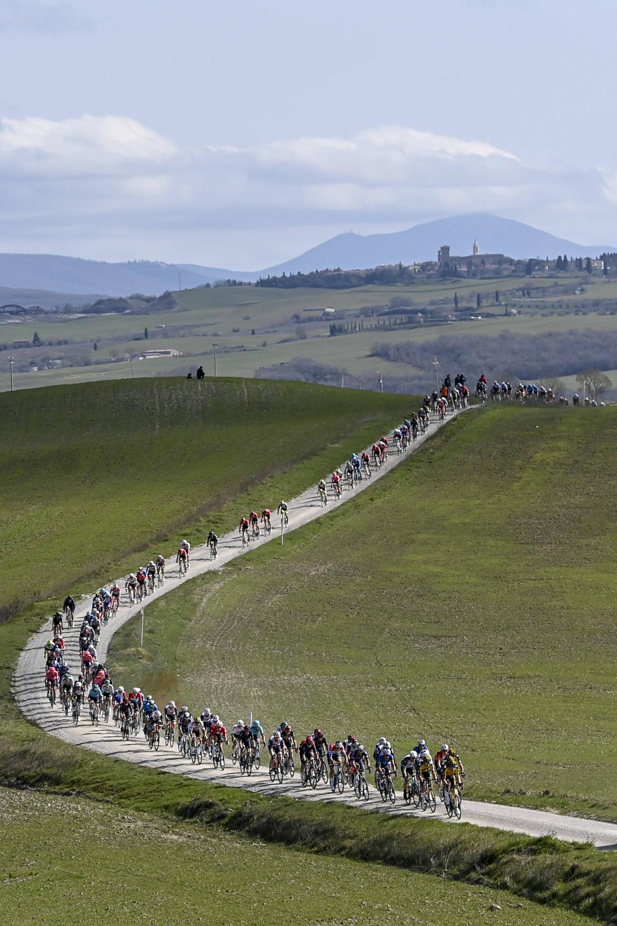 Mathieu van der Poel a câștigat Strade Bianche 2021 cu un atac monstruos în fața lui Julian Alaphilippe
