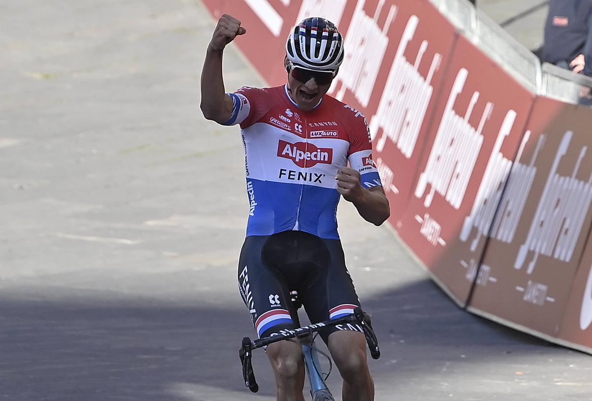 Mathieu van der Poel a câștigat Strade Bianche 2021 cu un atac monstruos în fața lui Julian Alaphilippe