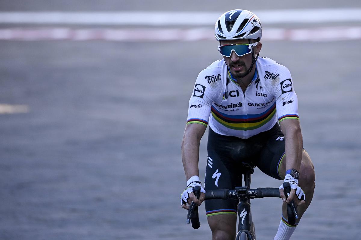 Mathieu van der Poel a câștigat Strade Bianche 2021 cu un atac monstruos în fața lui Julian Alaphilippe