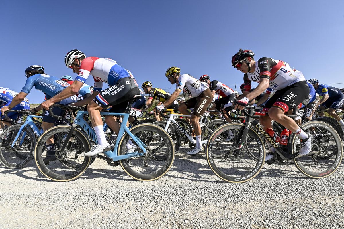 Mathieu van der Poel a câștigat Strade Bianche 2021 cu un atac monstruos în fața lui Julian Alaphilippe
