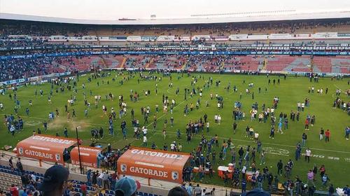 Oroare în Mexic, la meciul Queretaro - Atlas!// Foto: Twitter @CarefreeJonty