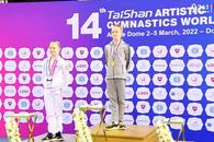 Noi urmări în sport ale războiului » Două gimnaste din Rusia, lăsate singure pe podium + cum explică Medvedev ștergerea steagului