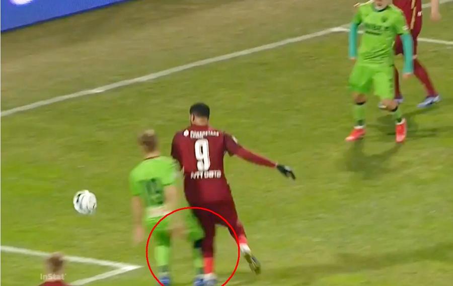 Steliano Filip, eliminat în 5 minute, în CFR Cluj - Dinamo 4-1 » A urmat dezastrul pentru „câini”