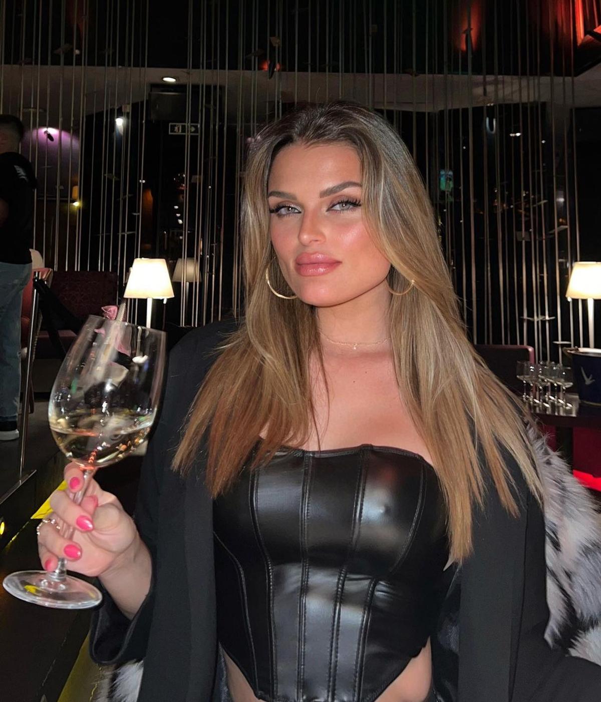 „Am plecat plângând, fotbaliștii sunt proști și aroganți” » Într-o furtună de scandaluri, un model din Barcelona a povestit ce a pățit la o petrecere privată