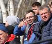Reportaj savuros din fotbalul foarte mic, la Puchenii Mari - Cocorăștii Colț » „A fost porcu' gras, d-aia avem numai rotofei în echipă! Sunt campion mondial la pahare, țuica mea e vitamină curată”