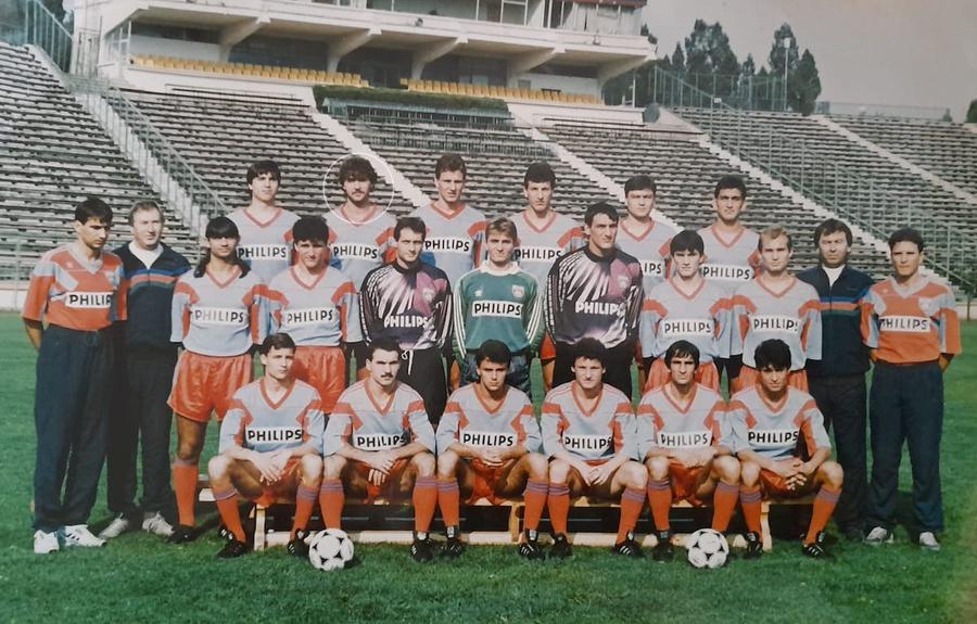Steaua 1991. Sedecaru este sus, încercuit. Antrenor este Victor Pițurcă, primul din stânga Interviu cu un fost coleg de generație cu Petrescu, Popescu și Prunea: „Mi s-a făcut rău, simțeam cum mă strâng pereții, nu mai aveam oxigen. Sufeream de sindromul singurătății”