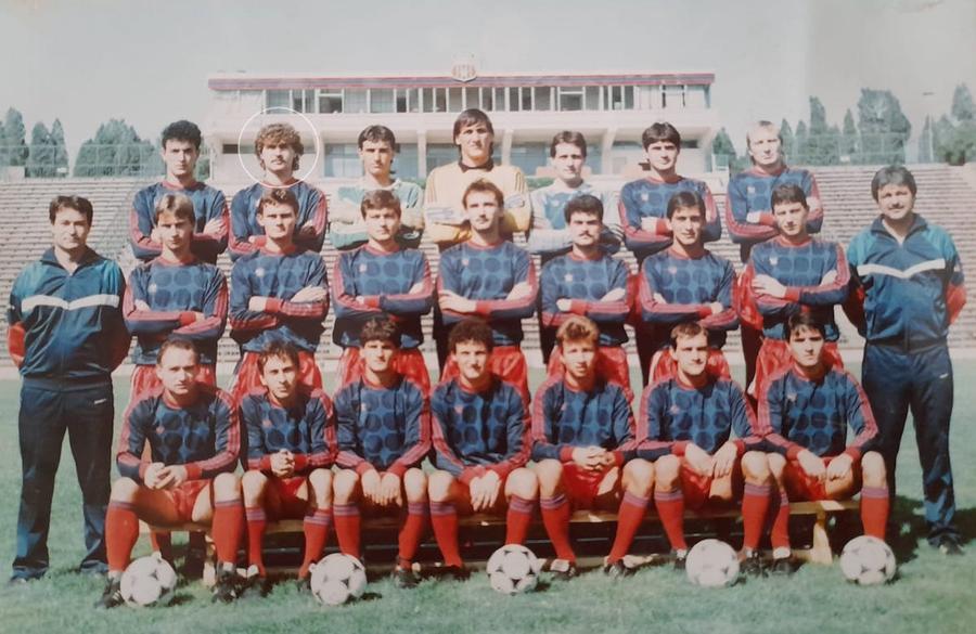 Costică Ștefănescu antrenor la Steaua. Sedecaru este sus, încercuit Interviu cu un fost coleg de generație cu Petrescu, Popescu și Prunea: „Mi s-a făcut rău, simțeam cum mă strâng pereții, nu mai aveam oxigen. Sufeream de sindromul singurătății”