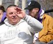 Reportaj savuros din fotbalul foarte mic, la Puchenii Mari - Cocorăștii Colț » „A fost porcu' gras, d-aia avem numai rotofei în echipă! Sunt campion mondial la pahare, țuica mea e vitamină curată”