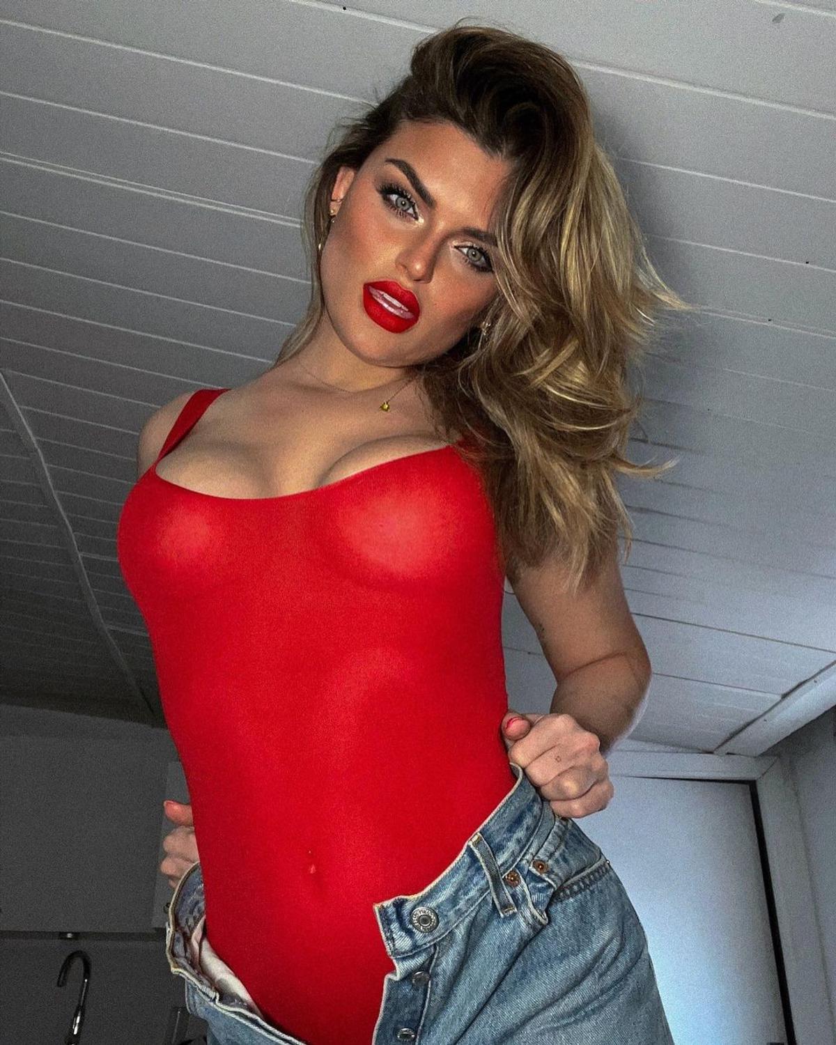 „Am plecat plângând, fotbaliștii sunt proști și aroganți” » Într-o furtună de scandaluri, un model din Barcelona a povestit ce a pățit la o petrecere privată