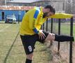 Reportaj savuros din fotbalul foarte mic, la Puchenii Mari - Cocorăștii Colț » „A fost porcu' gras, d-aia avem numai rotofei în echipă! Sunt campion mondial la pahare, țuica mea e vitamină curată”
