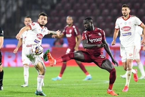 Marcel Pușcaș, președintele FCU Craiova, lasă de înțeles că meciul Sepsi - CFR Cluj din această seară nu s-ar juca pe bune. În ultimele ore, cotele la pariuri s-au schimbat: din outsideri, gazdele au devenit favorite!