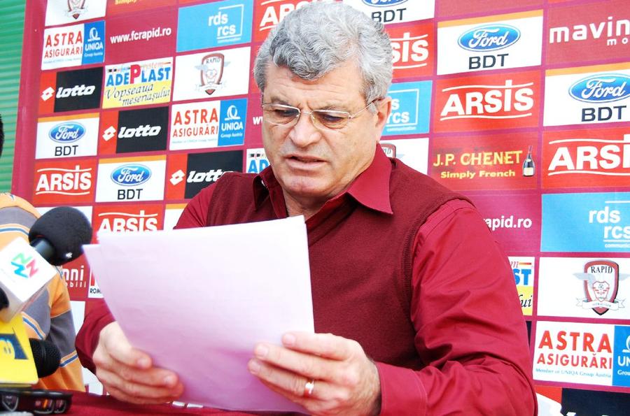 Grigore Sichitiu, în urmă cu mai bine de un deceniu, la o conferință a Rapidului / Sursă foto: Arhivă Gazeta Sporturilor „Vin doar să ia baremul!” » Cel mai vehement discurs la adresa arbitrajelor din Superligă: „Gafe impardonabile, e sfidător! Știți ce mă deranjează cel mai mult?”