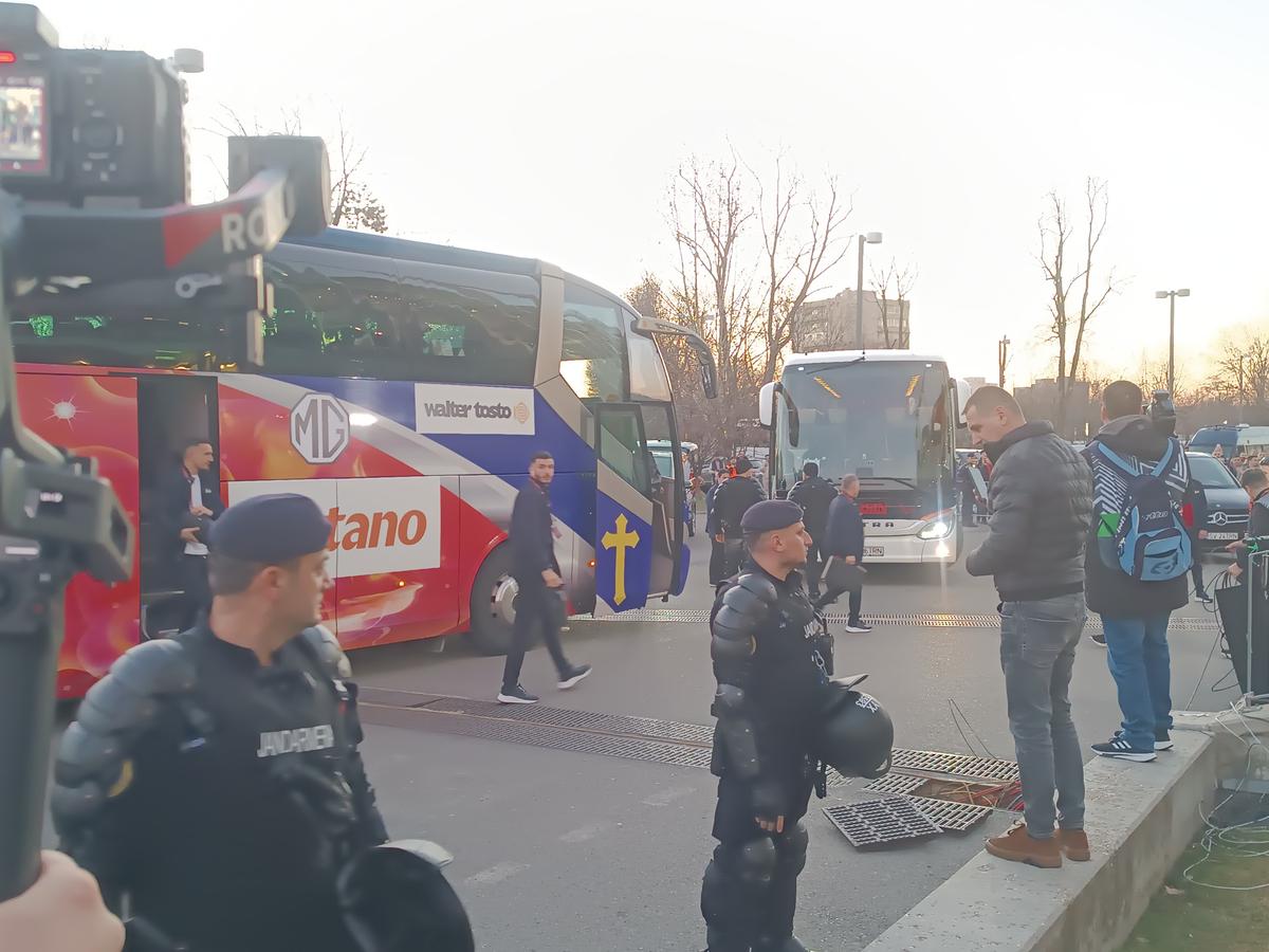 FCSB - Lyon, sosirea celor două formații