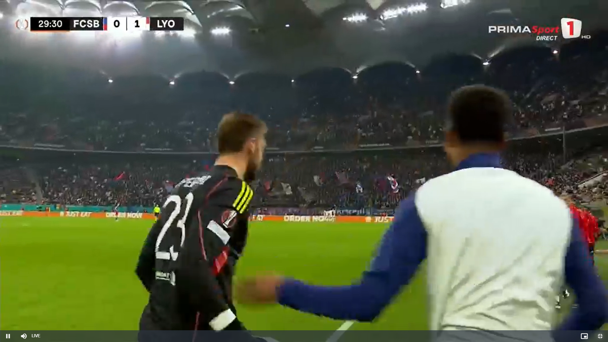 Golul lui Lyon în meciul cu FCSB, două mingi pe teren