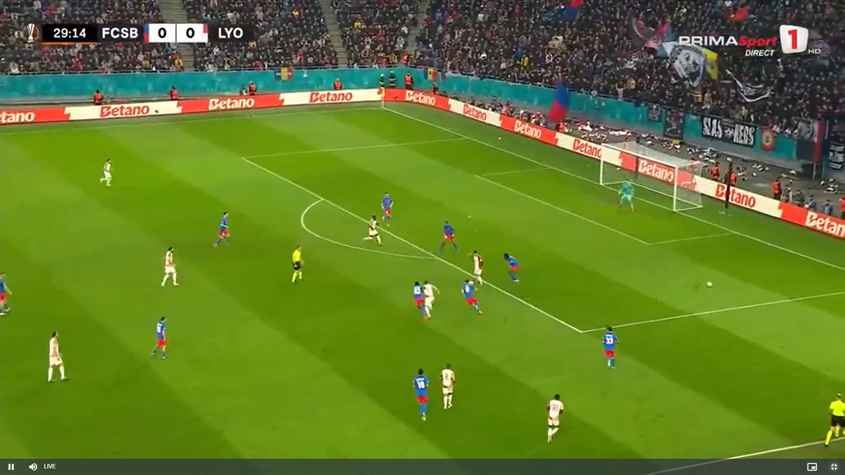 Golul lui Lyon în meciul cu FCSB, două mingi pe teren