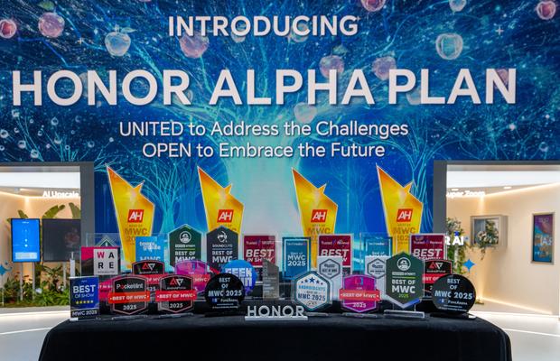 HONOR la MWC 2025: impresionează cu noul ALPHA PLAN și câștigă peste 50 de premii pentru inovațiile și produsele AI
