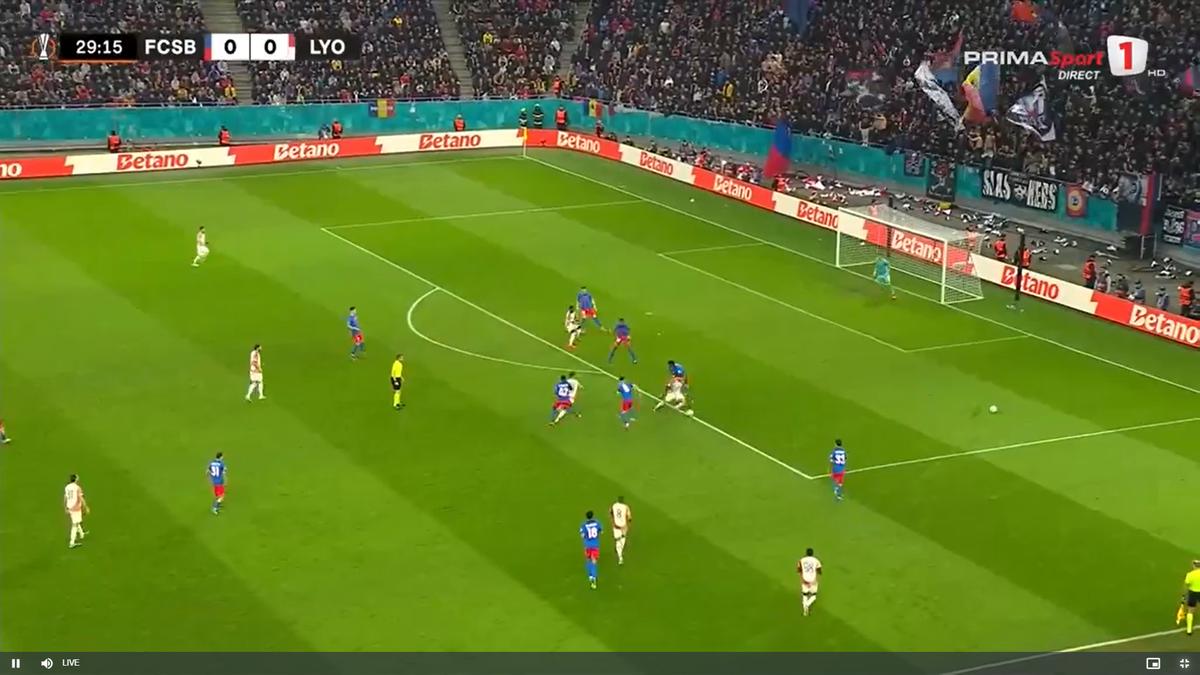 Golul lui Lyon în meciul cu FCSB, două mingi pe teren