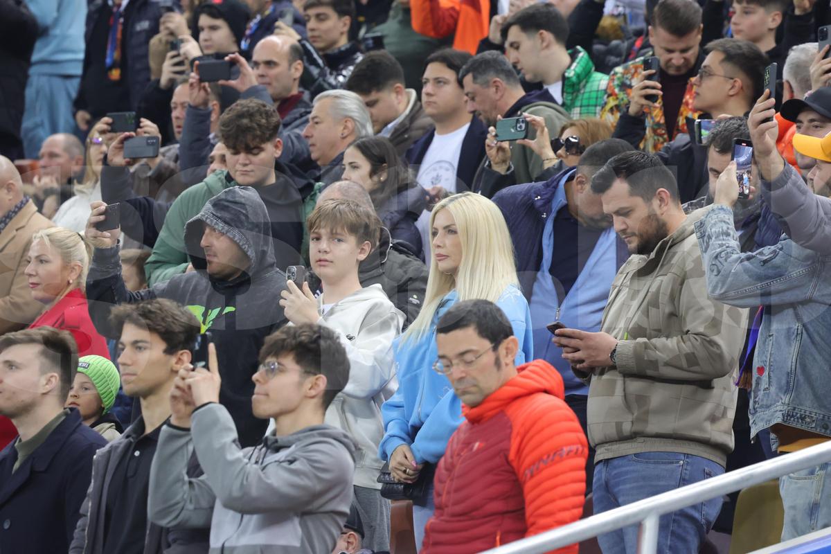 Laura Vicol, implicată în „scandalul Nordis”, a fost în tribune la FCSB - Lyon » Imaginile surprinse de reporterul GSP