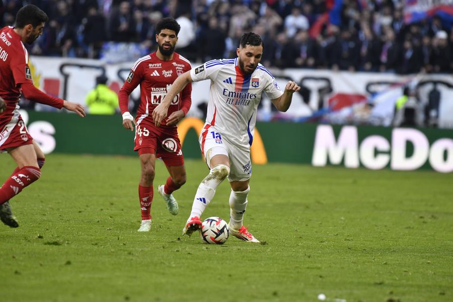 Impresar francez din Lyon: „El e marele pericol pentru FCSB. Nu Lacazette!” + Comparație între patronii John Textor și Gigi Becali: „Cea mai furtunoasă apariție”