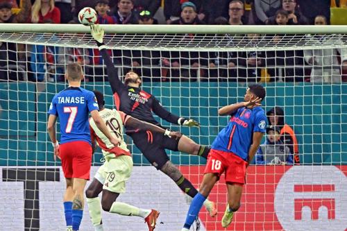 Lucas Perri, în FCSB - Lyon, foto: Imago Images