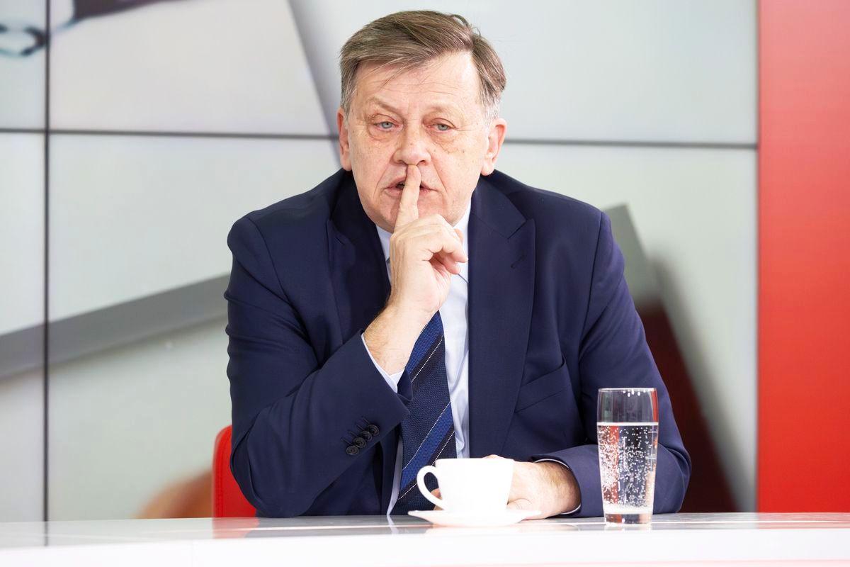 Crin Antonescu a dezvăluit cu ce echipă ține și a avut un mesaj care ar schimba fotbalul: „Nu văd viitorul acestor cluburi”