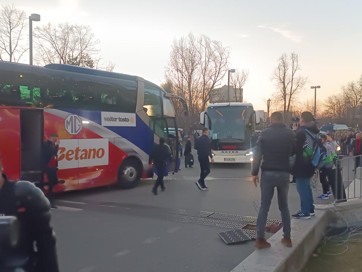 FCSB - Lyon, sosirea celor două formații