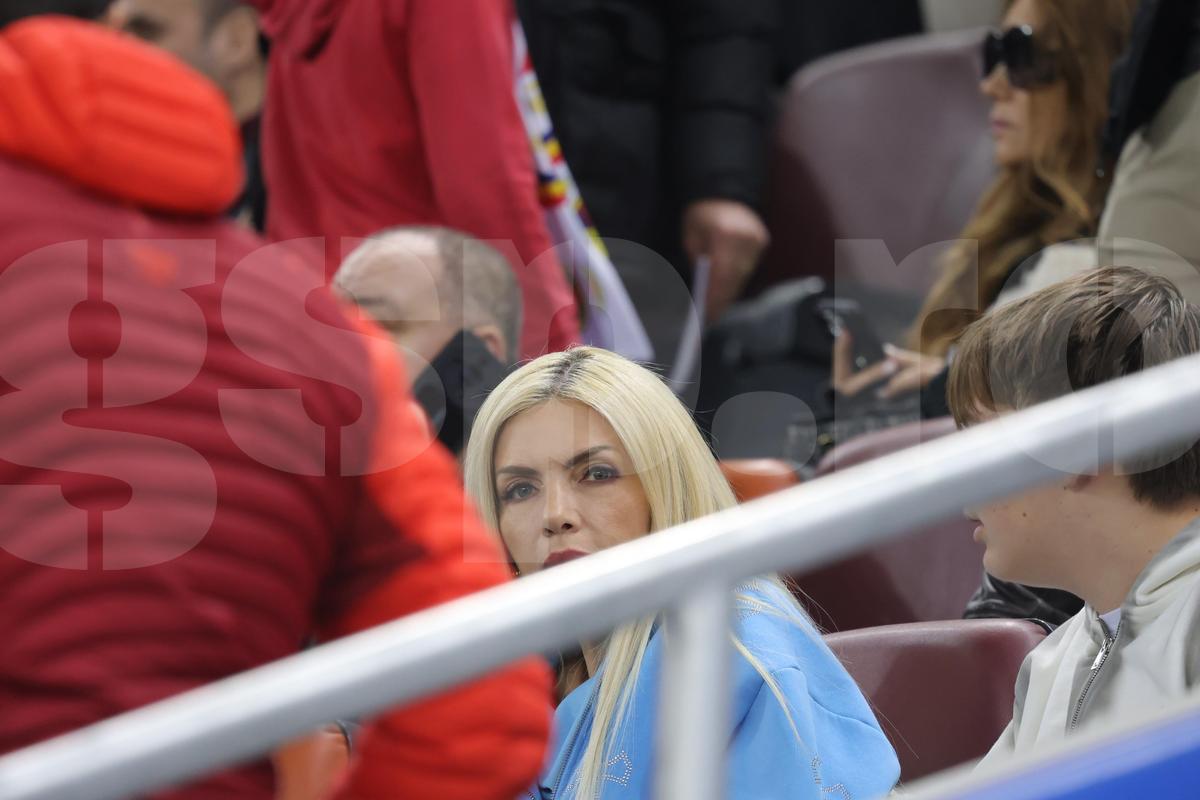 Laura Vicol, implicată în „scandalul Nordis”, a fost în tribune la FCSB - Lyon » Imaginile surprinse de reporterul GSP