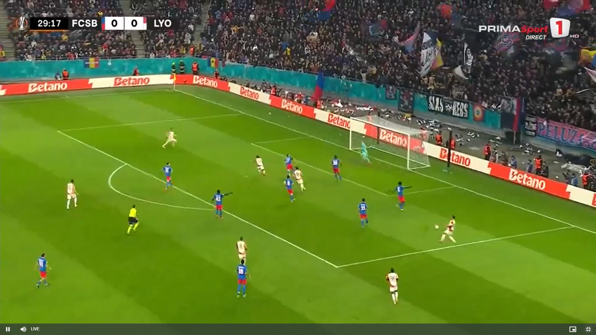 Golul lui Lyon în meciul cu FCSB, două mingi pe teren