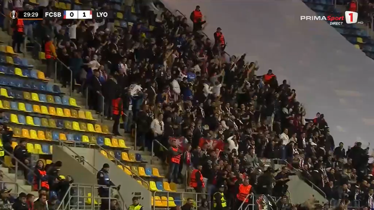 Golul lui Lyon în meciul cu FCSB, două mingi pe teren
