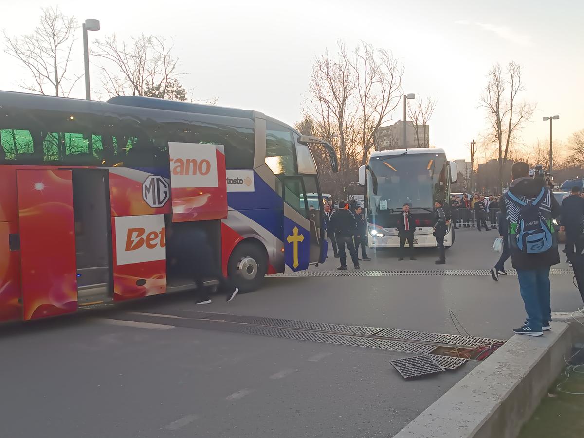 FCSB - Lyon, sosirea celor două formații
