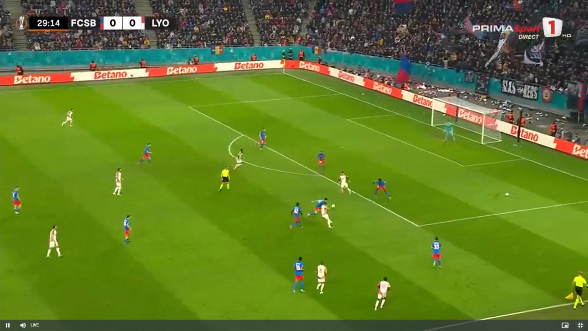 Golul lui Lyon în meciul cu FCSB, două mingi pe teren