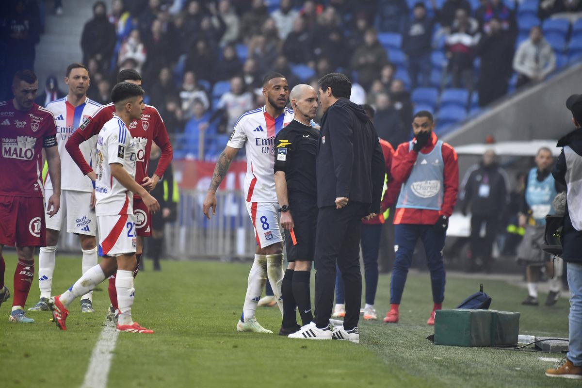 Decizia luată de Lyon în cazul antrenorului Fonseca, cu două zile înaintea meciului cu FCSB