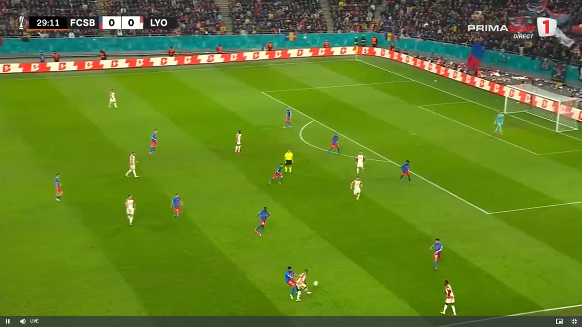 Golul lui Lyon în meciul cu FCSB, două mingi pe teren